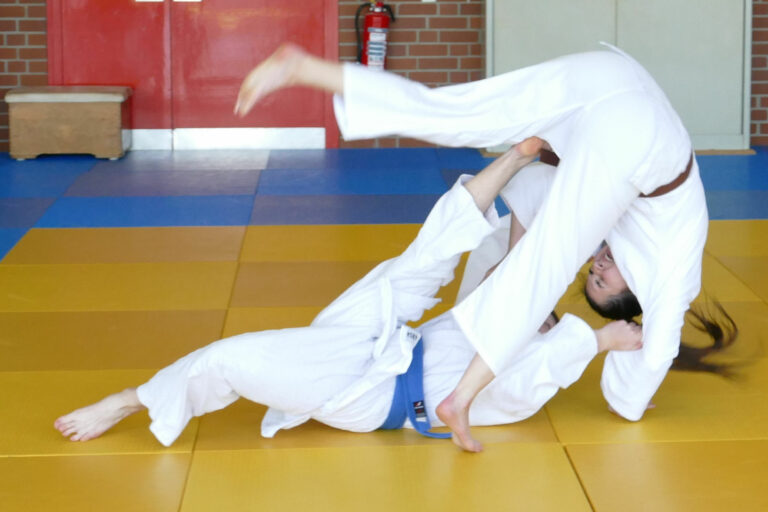 Steffen Bienias besteht Braungurt-Prüfung im Judo