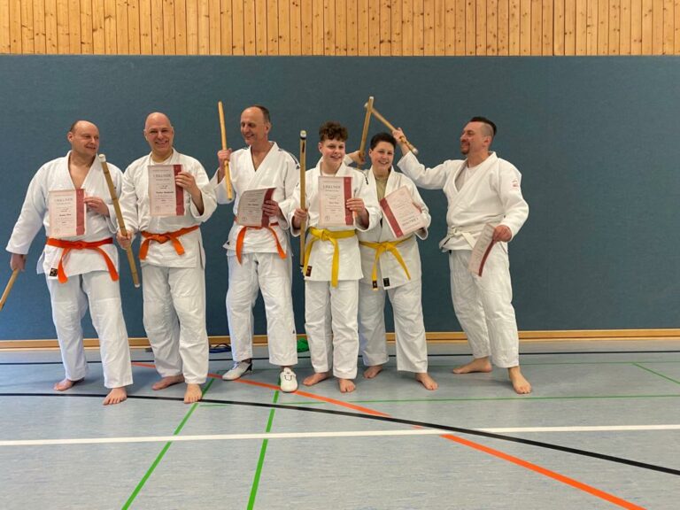 Hanbo-Jutsuka überzeugen auf Landesprüfung